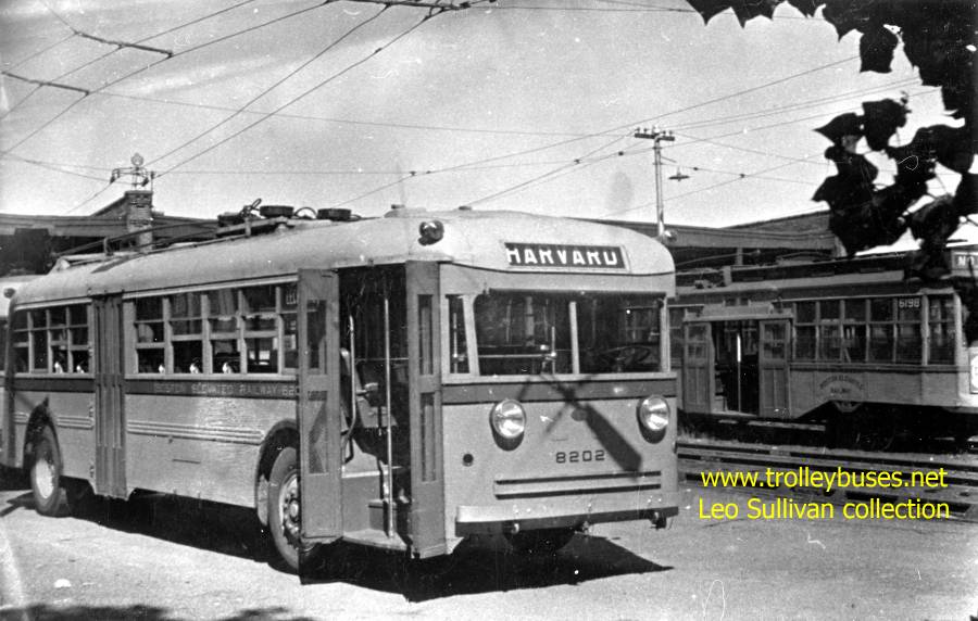 usa_m_bos_twin_8202_bennettst_lsull_517.jpg