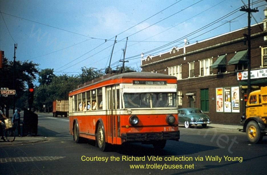 usa_m_chi_1stgen_132_centralave_1950_vibleyoung.jpg