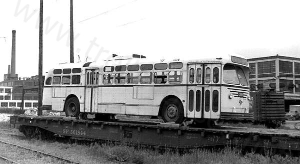 usa_m_cle_mh_1218_hillcrestshopstoronto_196307_alainbvsch.jpg