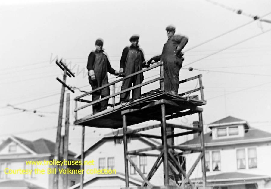 usa_m_day_misc_dst_daytonstreetwirecrewlorainave_1933_bv.jpg