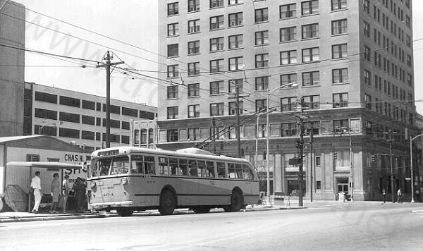 usa_m_day_ps_ct404_rt2fifthmain_bv.jpg