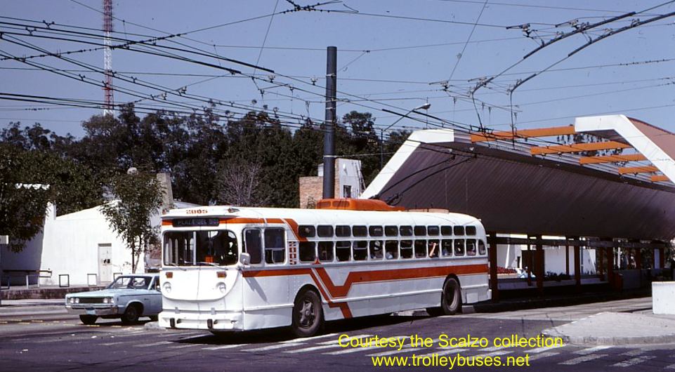 mex_m_gdl_mh_2005_colonometrostation_19771121_ss.jpg