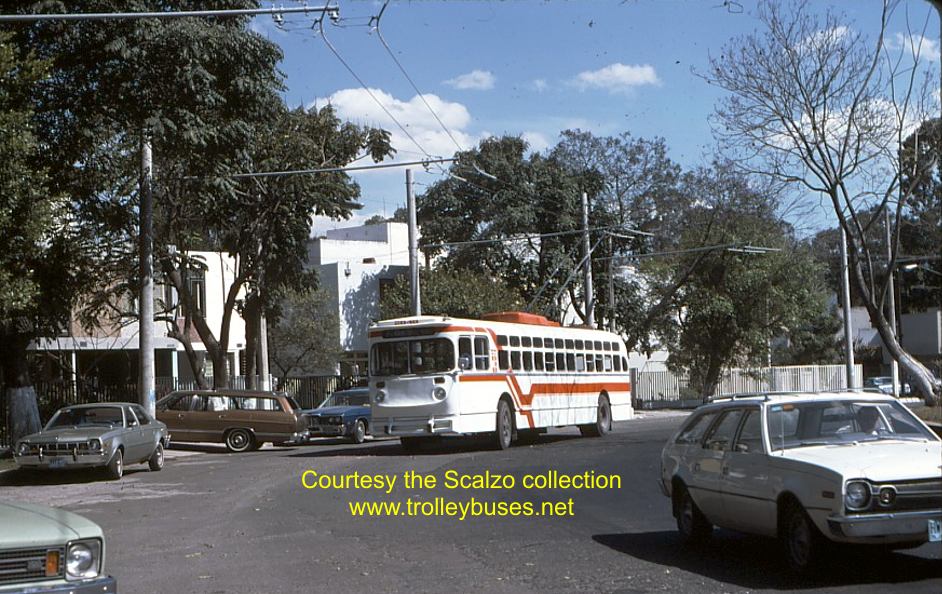mex_m_gdl_mh_2040_cardenascallesol_19770201_ss.jpg