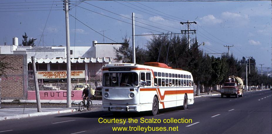 mex_m_gdl_mh_2105_camacholabaropatrio_19771121_ss.jpg