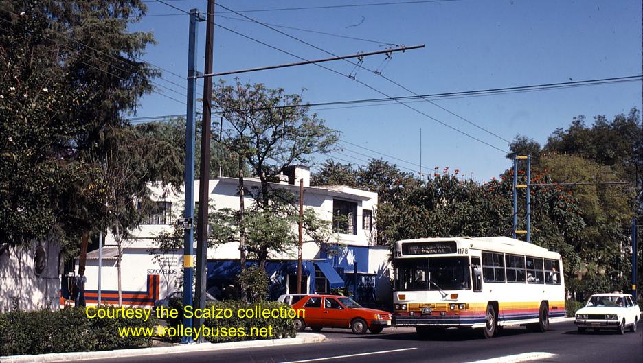 mex_m_gdl_somex_1178_avenidavallartacastelar_198611_ss.jpg