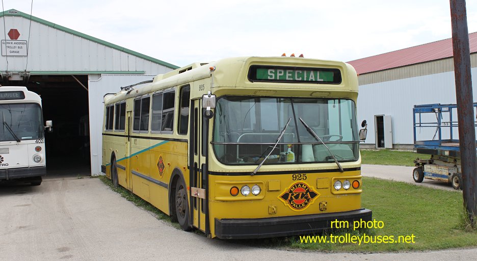 usa_m_irm_flyer_925_outsidegarage_20150620_rtm_2912.jpg