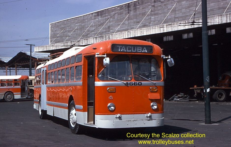 mex_m_mex_mh_3660_outsidetetepilcoshop_19721122_ss.jpg