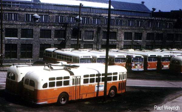 usa_m_mke_mh_06_atstation_pw.jpg