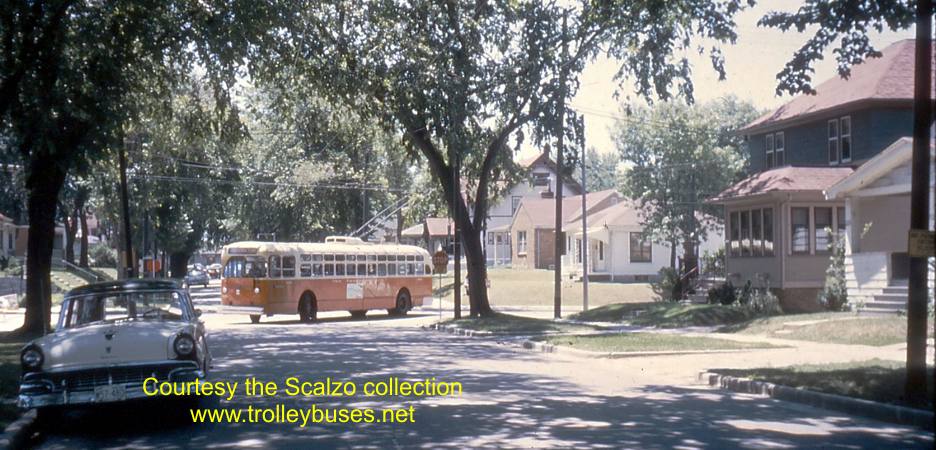 usa_m_mke_mh_19_lapham82ndwestallis_1950s_ss.jpg