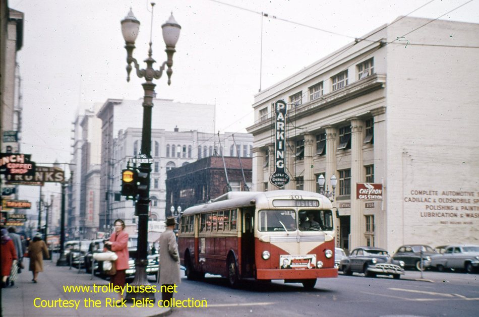 usa_m_pdx_kenworth_401_5thaveswsalmon_19550211_rijel.jpg