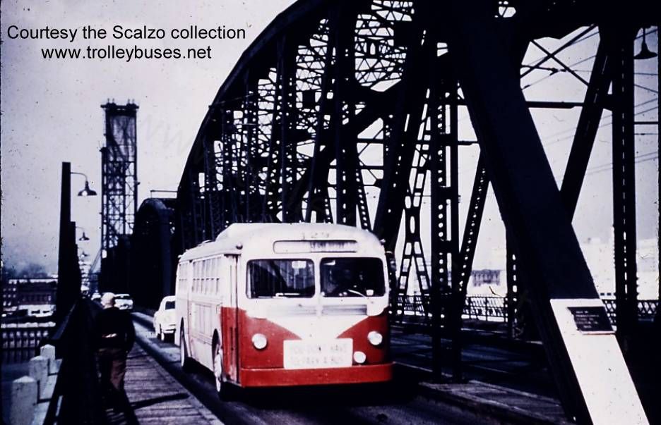 usa_m_pdx_kenworth_429_hawthornebridge_1954_ss.jpg