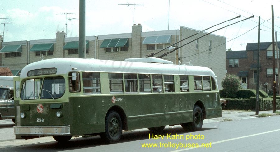 usa_m_phl_brill_256_01_19760717_harvk.jpg