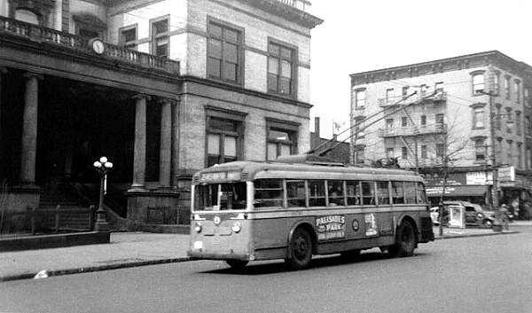 usa_m_psct_yellow_017_newark_jerseycityhall_bv.jpg