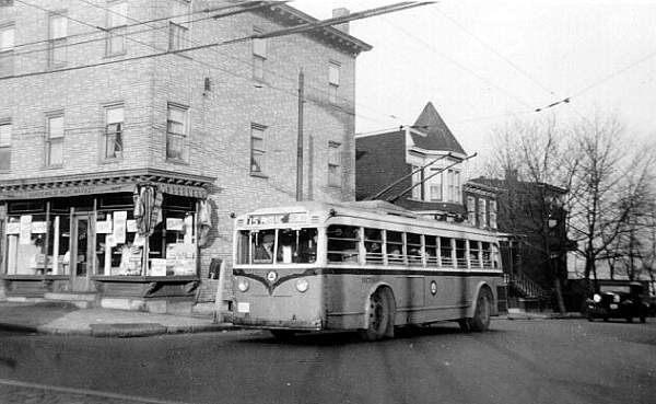 usa_m_psct_yellow_018_newark_jerseycityhall_bv.jpg