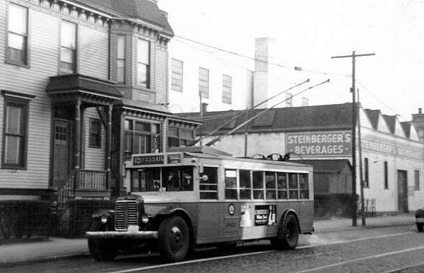 usa_m_psct_yellow_035_newark_bv.jpg