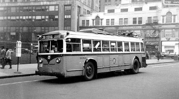 usa_m_psct_yellow_9384_newark_bv.jpg
