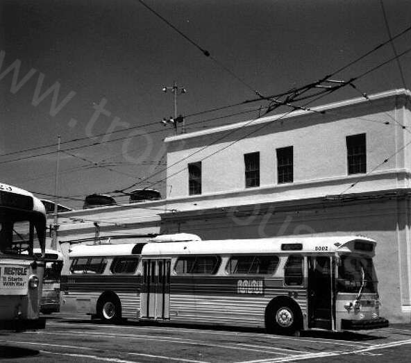 usa_m_sfo_flyer_5002_01_rhkj.jpg
