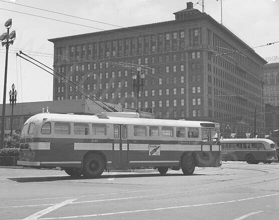 usa_m_sfo_twin_649_embarcaderorear_bv.jpg