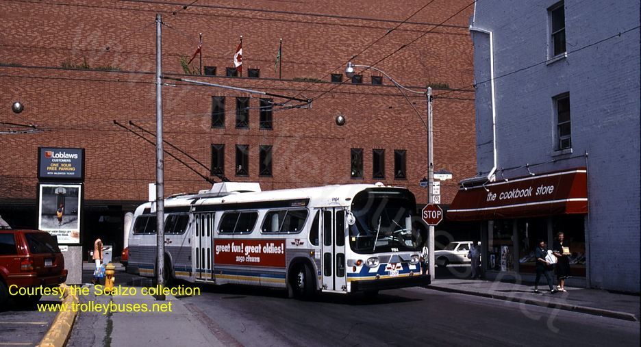 can_m_tor_bbc_9184_southyongewestyorkville_19930716_ss.jpg