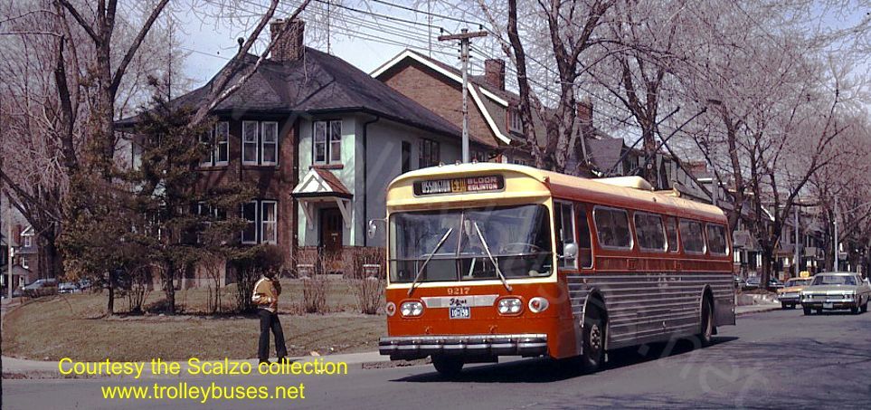 can_m_tor_flyer_9217_oakwoodregal_19710410_ss.jpg