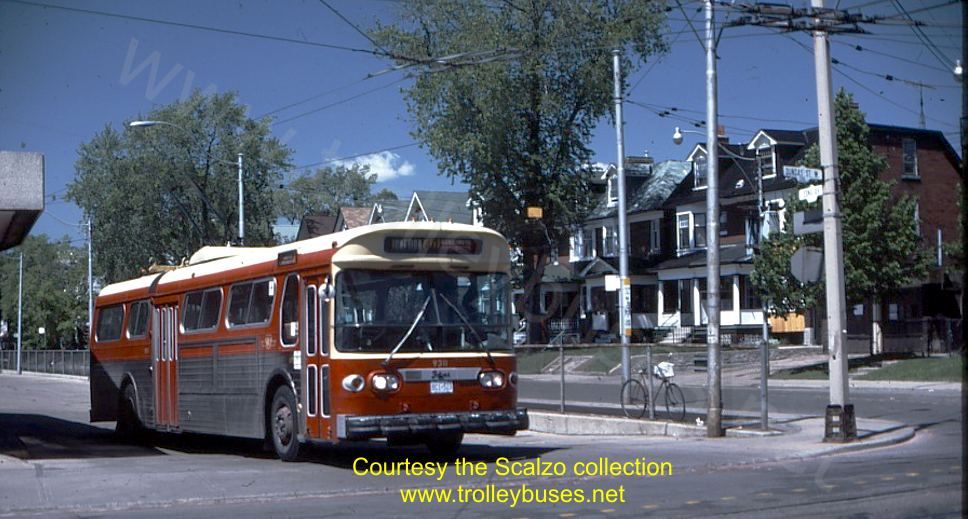 can_m_tor_flyer_9311_dundasweststation_198406_ss.jpg