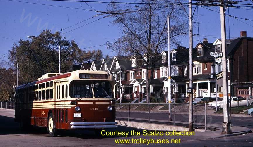 can_m_tor_mh_9125_dundasweststation_19701018_ss.jpg