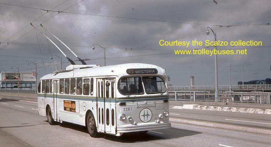 can_m_van_brill_2267_granvilleviaduct_19730711_ss.jpg