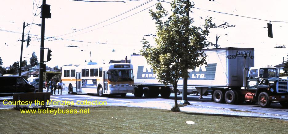 can_m_van_flyer_2650_rt9broadway_198305_dmenz.jpg