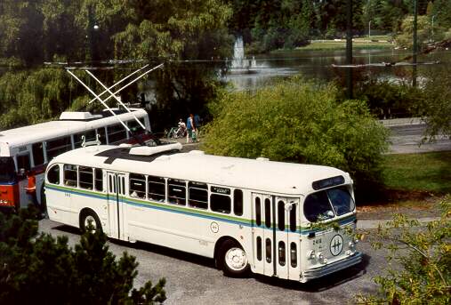 can_m_van_ftbrill_2416_02_wy.jpg